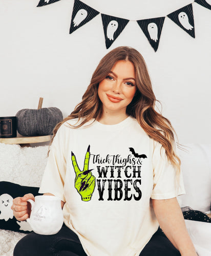 Thick Thighs Witch Vibes | T-Shirt